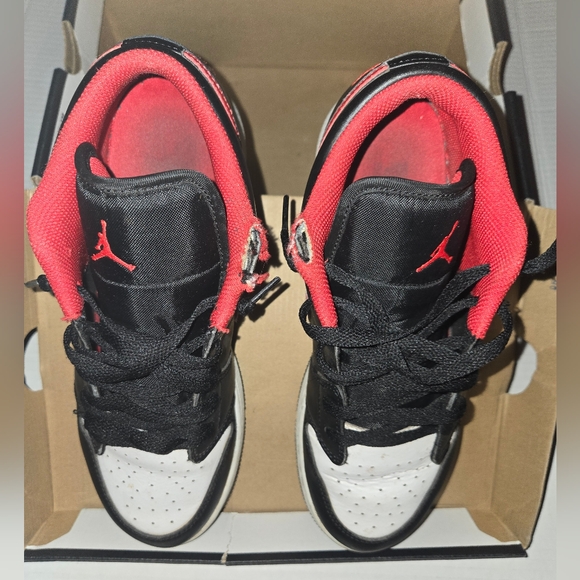 Nike Air Jordan 1 Low (GS), Black/Fire Red-White, Size 7Y - Picture 3 of 7